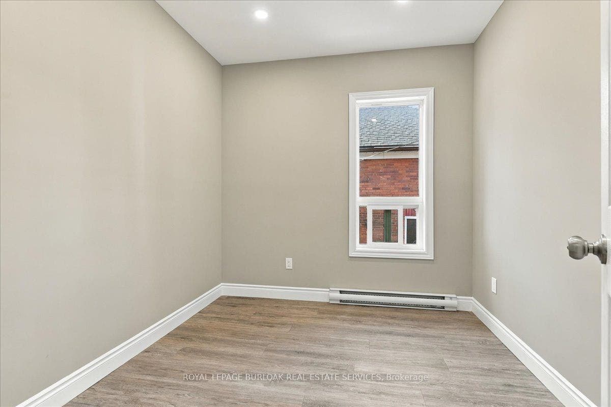 17 Eby Street S, #Upper, Kitchener, Waterloo ON N2G 3K6 17 Eby Street S, #Upper, Kitchener, Waterloo ON N2G 3K6
