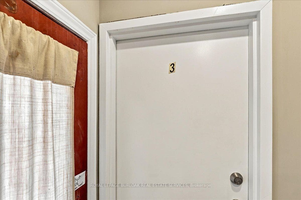17 Eby Street S, #Upper, Kitchener, Waterloo ON N2G 3K6 17 Eby Street S, #Upper, Kitchener, Waterloo ON N2G 3K6