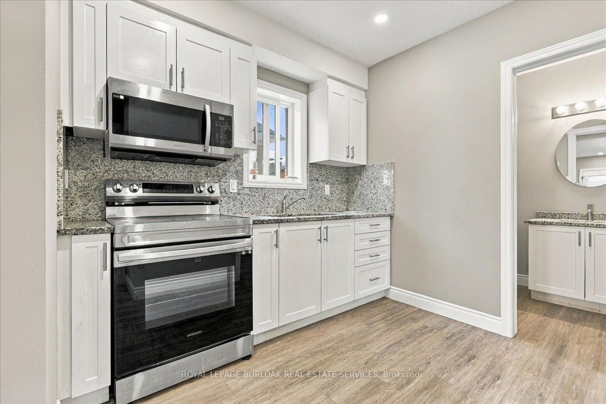 17 Eby Street S, #Upper, Kitchener, Waterloo ON N2G 3K6 17 Eby Street S, #Upper, Kitchener, Waterloo ON N2G 3K6