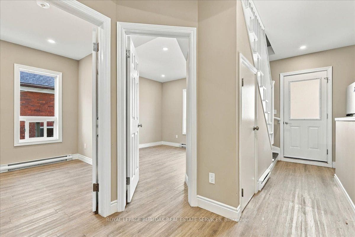 17 Eby Street S, #Upper, Kitchener, Waterloo ON N2G 3K6 17 Eby Street S, #Upper, Kitchener, Waterloo ON N2G 3K6
