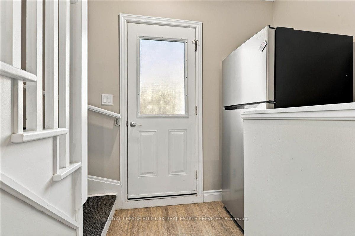 17 Eby Street S, #Upper, Kitchener, Waterloo ON N2G 3K6 17 Eby Street S, #Upper, Kitchener, Waterloo ON N2G 3K6