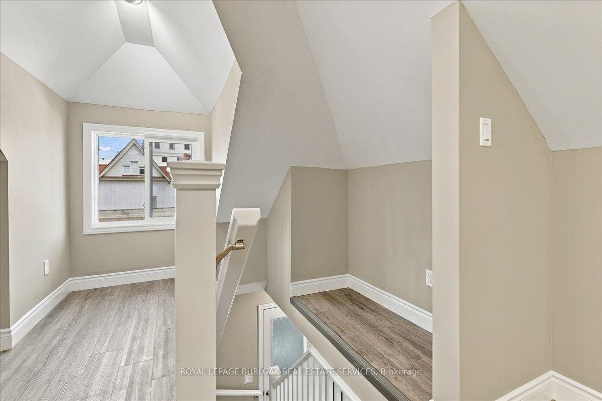 17 Eby Street S, #Upper, Kitchener, Waterloo ON N2G 3K6 17 Eby Street S, #Upper, Kitchener, Waterloo ON N2G 3K6