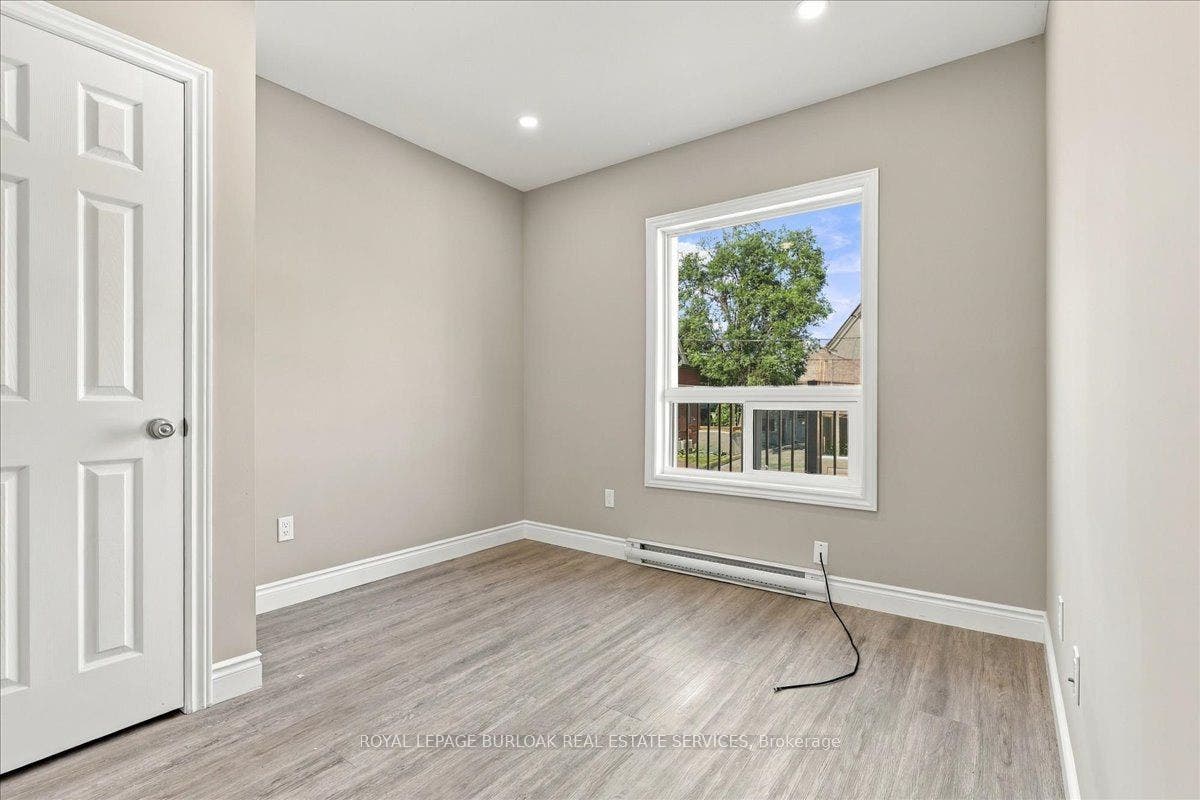 17 Eby Street S, #Upper, Kitchener, Waterloo ON N2G 3K6 17 Eby Street S, #Upper, Kitchener, Waterloo ON N2G 3K6