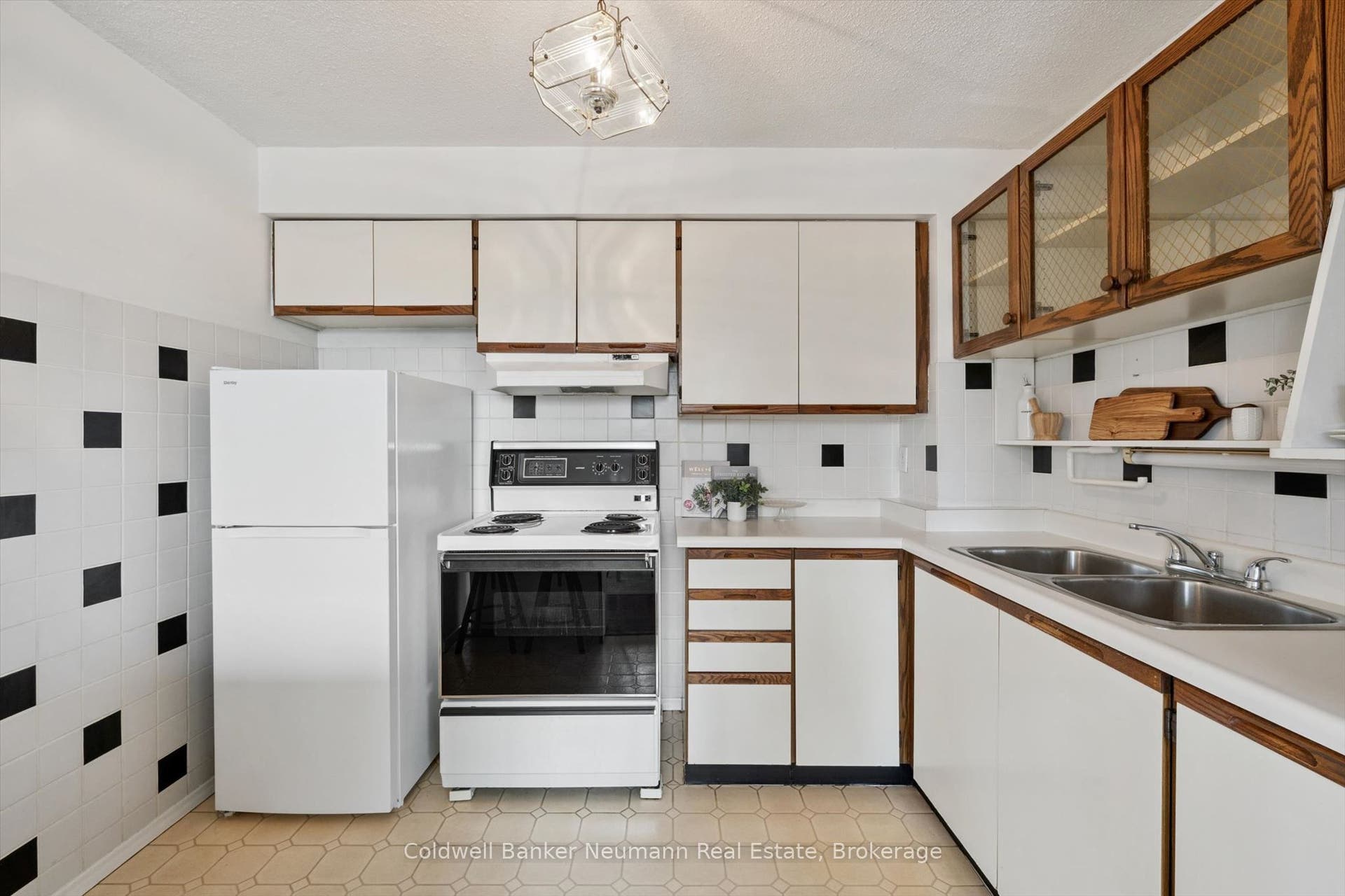 93 Westwood Road, #405, Guelph, Wellington ON N1H 7J7 93 Westwood Road, #405, Guelph, Wellington ON N1H 7J7