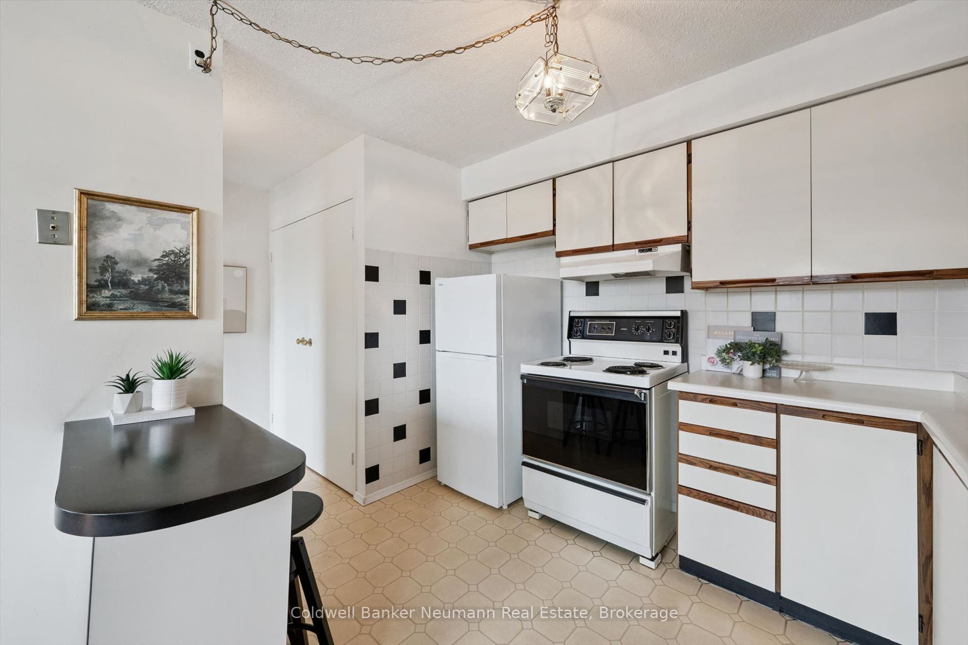 93 Westwood Road, #405, Guelph, Wellington ON N1H 7J7 93 Westwood Road, #405, Guelph, Wellington ON N1H 7J7