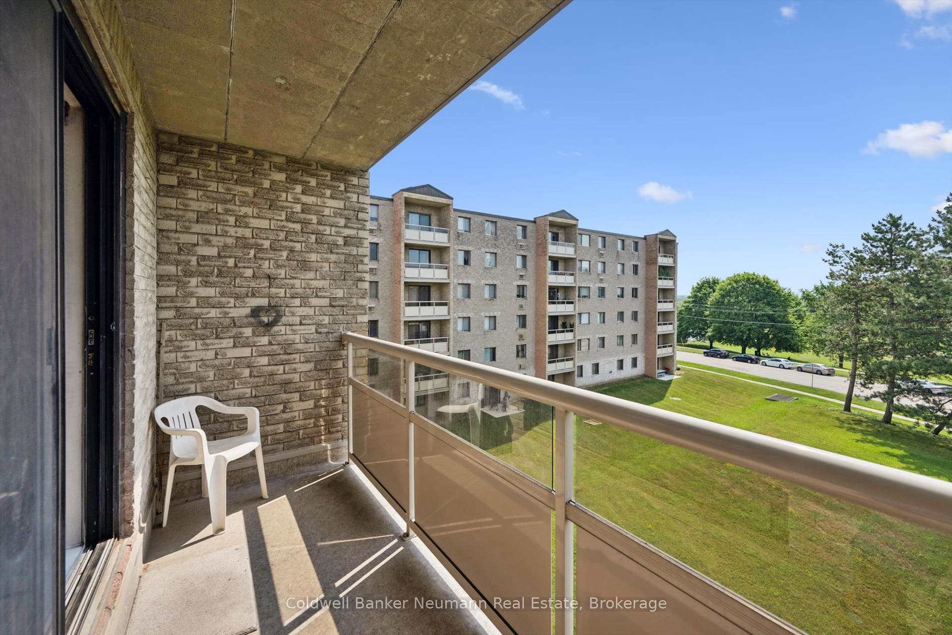 93 Westwood Road, #405, Guelph, Wellington ON N1H 7J7 93 Westwood Road, #405, Guelph, Wellington ON N1H 7J7