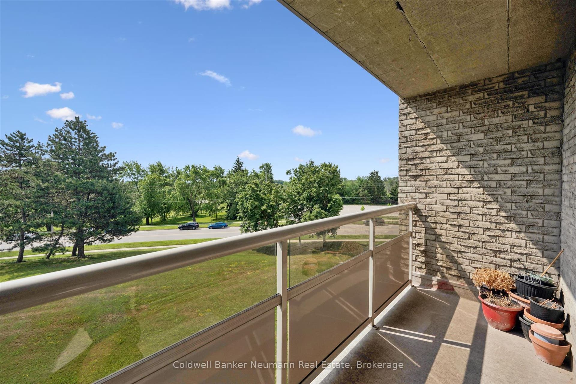 93 Westwood Road, #405, Guelph, Wellington ON N1H 7J7 93 Westwood Road, #405, Guelph, Wellington ON N1H 7J7