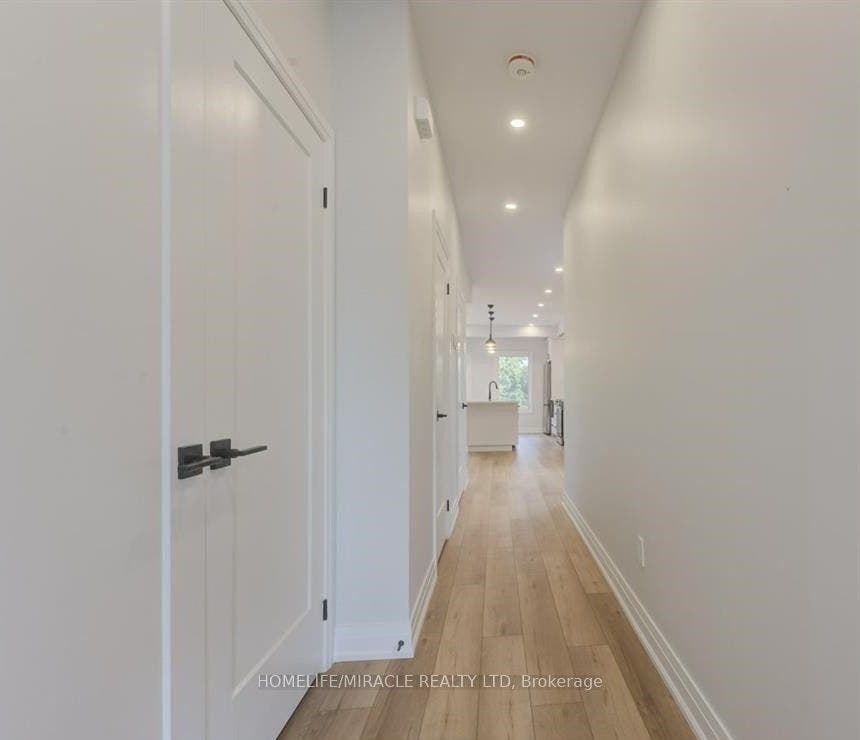 160 Weber Street W, #upper, Kitchener, Waterloo ON N2H 4A4 160 Weber Street W, #upper, Kitchener, Waterloo ON N2H 4A4