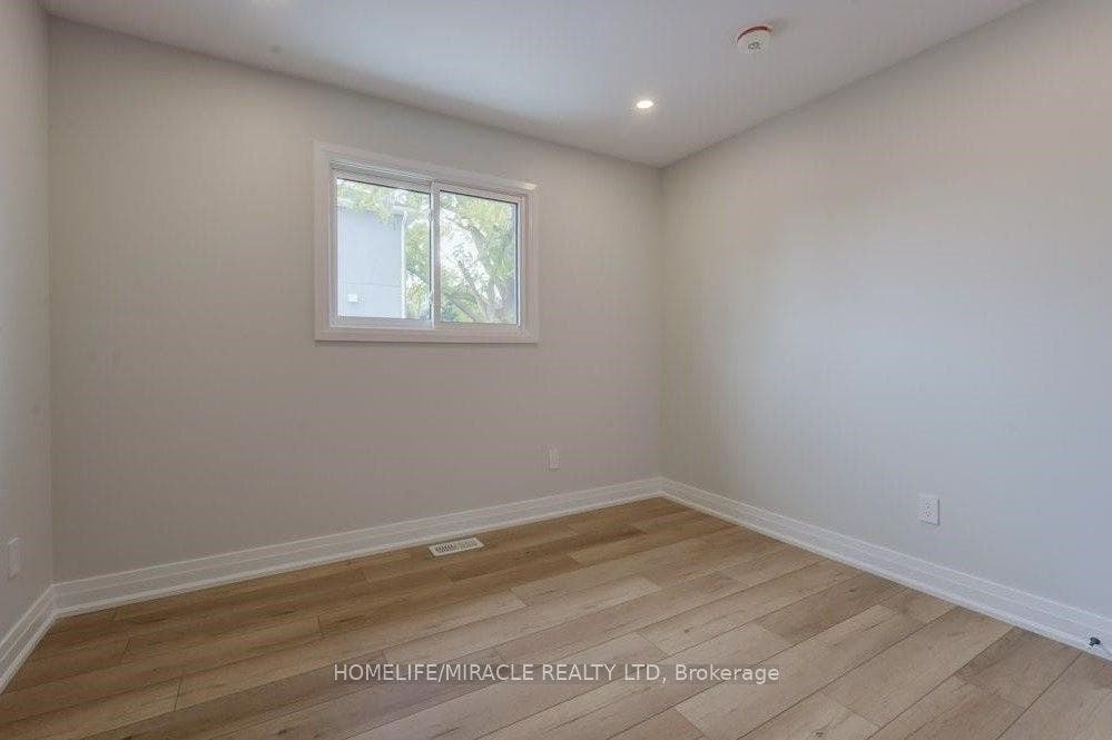 160 Weber Street W, #upper, Kitchener, Waterloo ON N2H 4A4 160 Weber Street W, #upper, Kitchener, Waterloo ON N2H 4A4