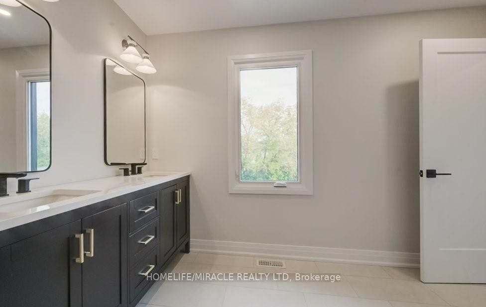 160 Weber Street W, #upper, Kitchener, Waterloo ON N2H 4A4 160 Weber Street W, #upper, Kitchener, Waterloo ON N2H 4A4