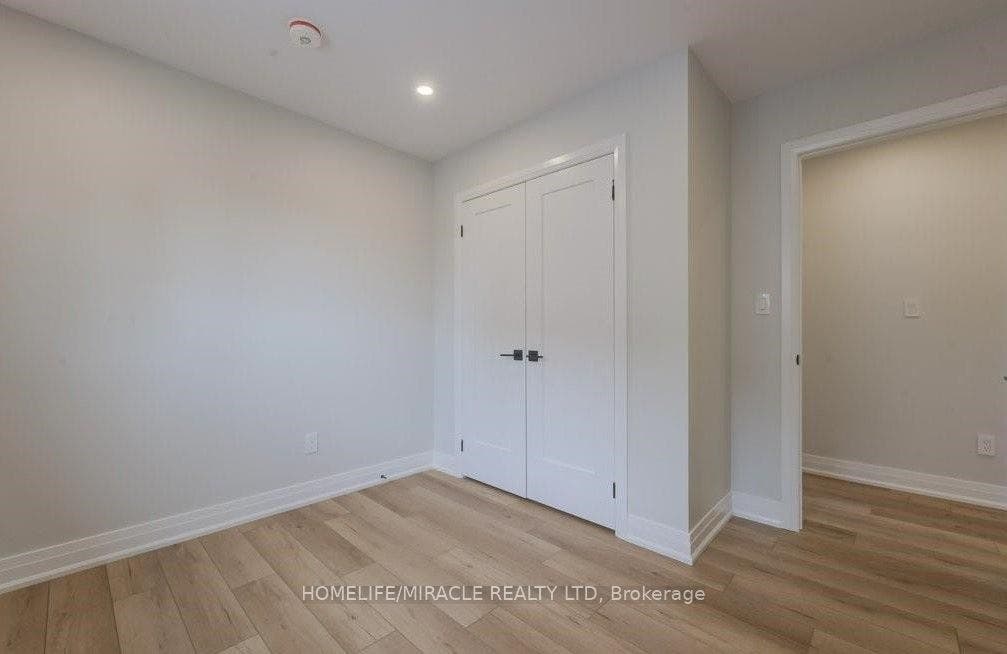 160 Weber Street W, #upper, Kitchener, Waterloo ON N2H 4A4 160 Weber Street W, #upper, Kitchener, Waterloo ON N2H 4A4