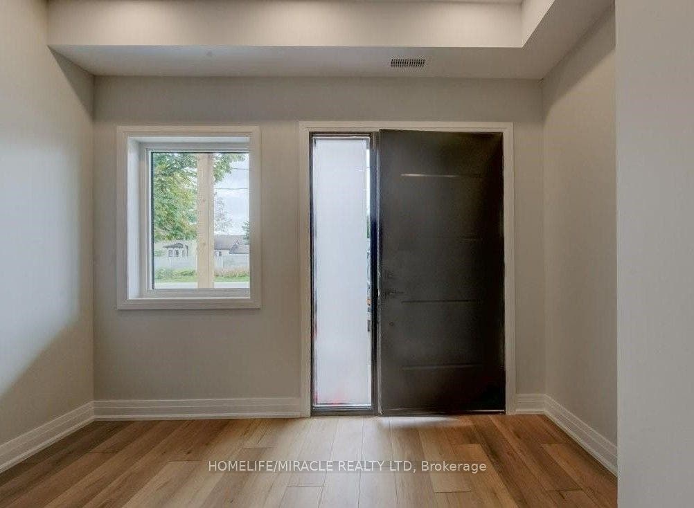 160 Weber Street W, #upper, Kitchener, Waterloo ON N2H 4A4 160 Weber Street W, #upper, Kitchener, Waterloo ON N2H 4A4