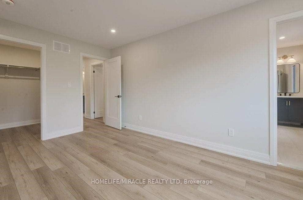 160 Weber Street W, #upper, Kitchener, Waterloo ON N2H 4A4 160 Weber Street W, #upper, Kitchener, Waterloo ON N2H 4A4