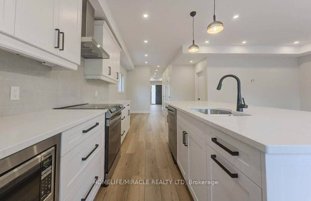 160 Weber Street W, #upper, Kitchener, Waterloo ON N2H 4A4 160 Weber Street W, #upper, Kitchener, Waterloo ON N2H 4A4