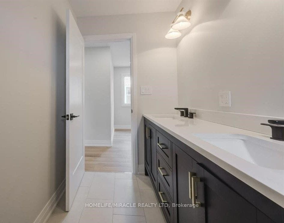 160 Weber Street W, #upper, Kitchener, Waterloo ON N2H 4A4 160 Weber Street W, #upper, Kitchener, Waterloo ON N2H 4A4