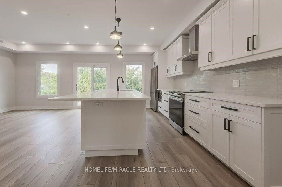 160 Weber Street W, #upper, Kitchener, Waterloo ON N2H 4A4 160 Weber Street W, #upper, Kitchener, Waterloo ON N2H 4A4