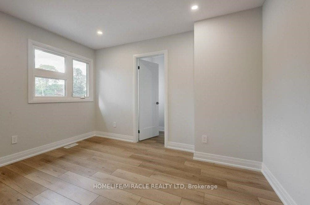 160 Weber Street W, #upper, Kitchener, Waterloo ON N2H 4A4 160 Weber Street W, #upper, Kitchener, Waterloo ON N2H 4A4