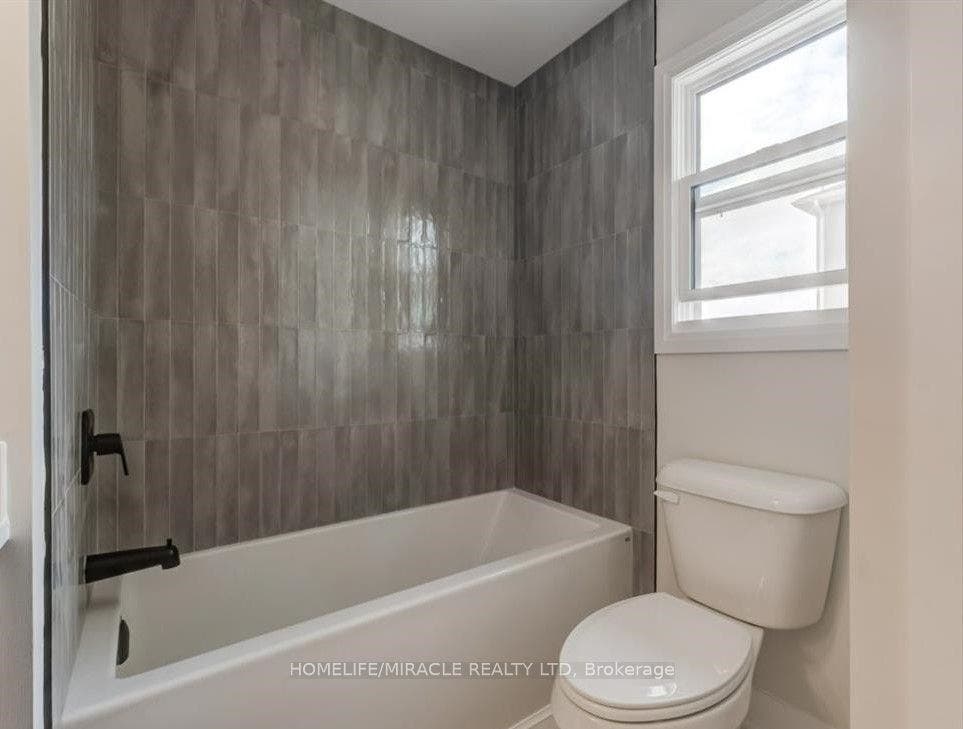160 Weber Street W, #upper, Kitchener, Waterloo ON N2H 4A4 160 Weber Street W, #upper, Kitchener, Waterloo ON N2H 4A4