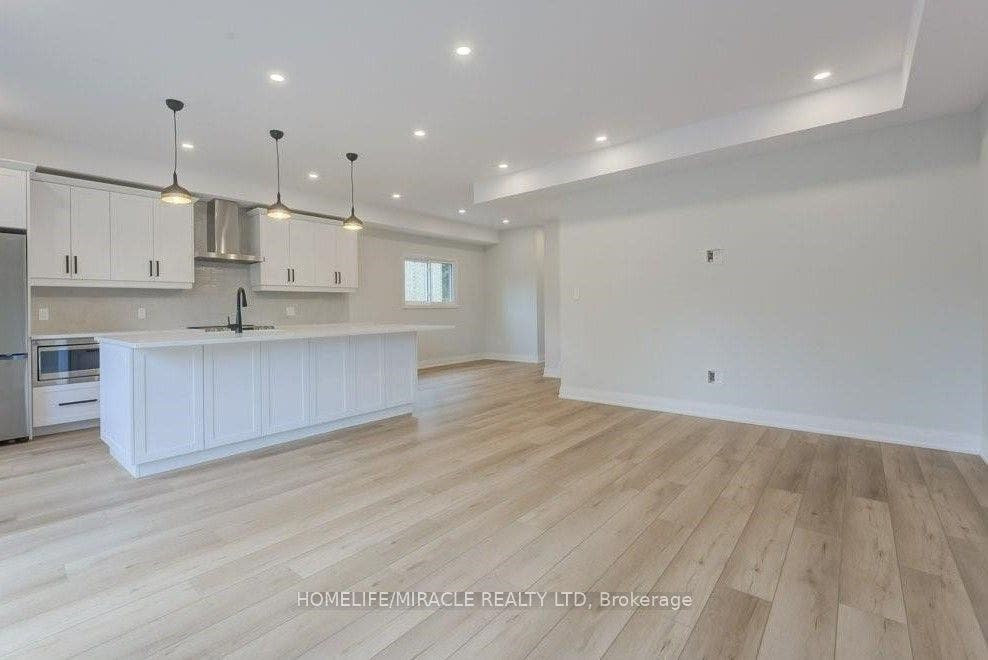 160 Weber Street W, #upper, Kitchener, Waterloo ON N2H 4A4 160 Weber Street W, #upper, Kitchener, Waterloo ON N2H 4A4