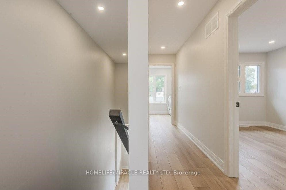 160 Weber Street W, #upper, Kitchener, Waterloo ON N2H 4A4 160 Weber Street W, #upper, Kitchener, Waterloo ON N2H 4A4