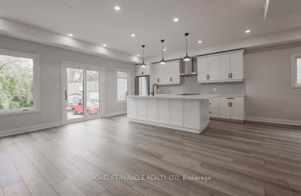 160 Weber Street W, #upper, Kitchener, Waterloo ON N2H 4A4 160 Weber Street W, #upper, Kitchener, Waterloo ON N2H 4A4