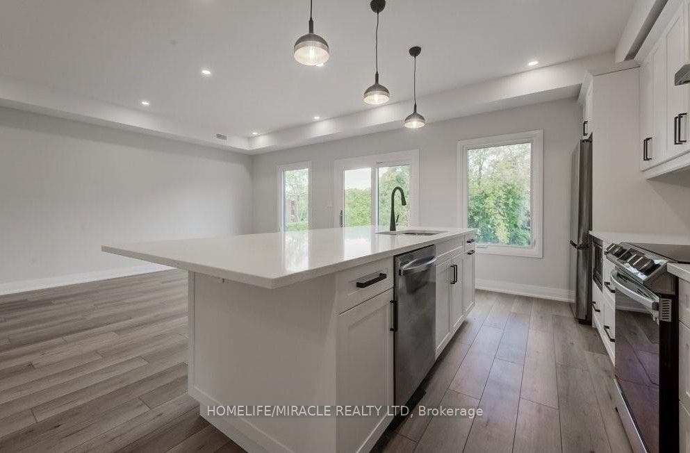 160 Weber Street W, #upper, Kitchener, Waterloo ON N2H 4A4 160 Weber Street W, #upper, Kitchener, Waterloo ON N2H 4A4