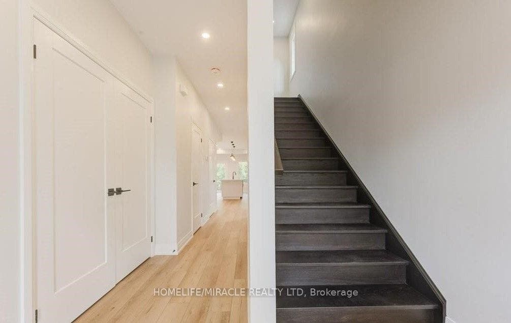 160 Weber Street W, #upper, Kitchener, Waterloo ON N2H 4A4 160 Weber Street W, #upper, Kitchener, Waterloo ON N2H 4A4
