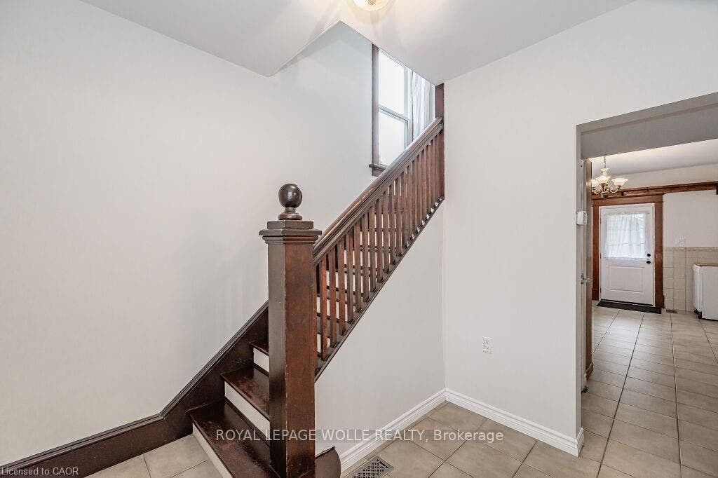 275 Main Street, #Upper, Cambridge, Waterloo ON N1R 1X8