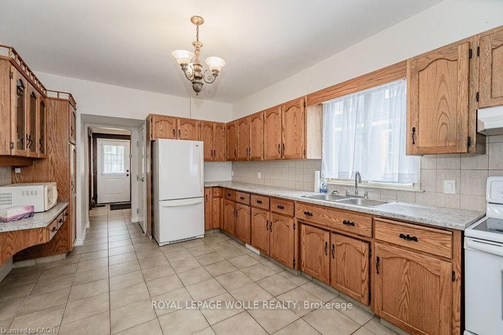 275 Main Street, #Upper, Cambridge, Waterloo ON N1R 1X8