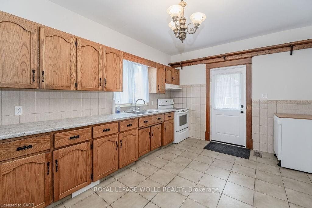275 Main Street, #Upper, Cambridge, Waterloo ON N1R 1X8