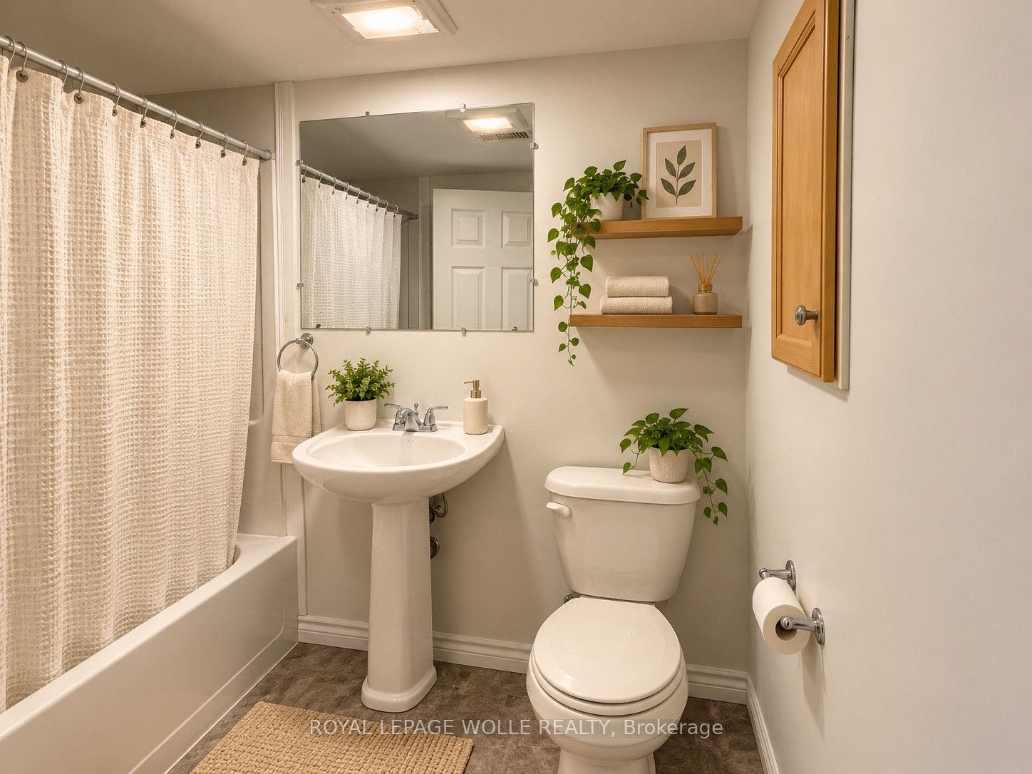 249 Blucher Street, #Lower, Kitchener, Waterloo ON N2H 5V6 Bathroom - Virtually Staged