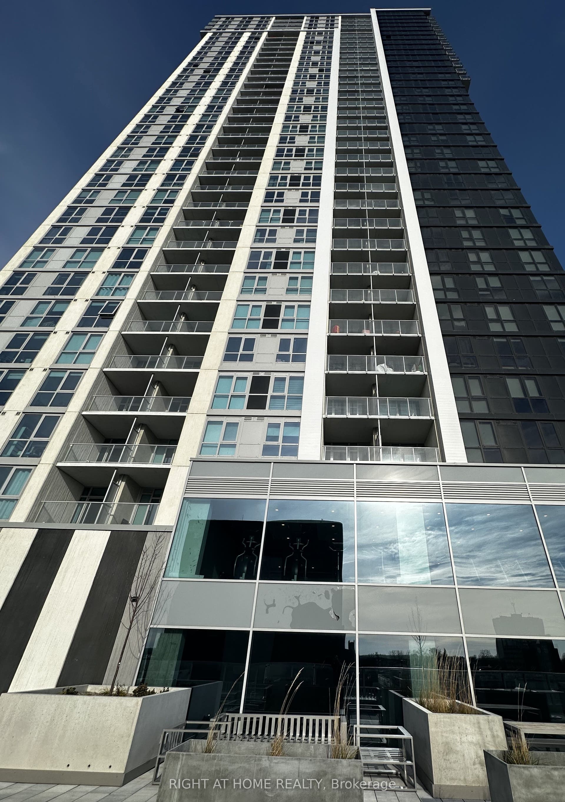 60 Frederick Street, #3910, Kitchener, Waterloo ON N2H 0C7 60 Frederick Street, #3910, Kitchener, Waterloo ON N2H 0C7