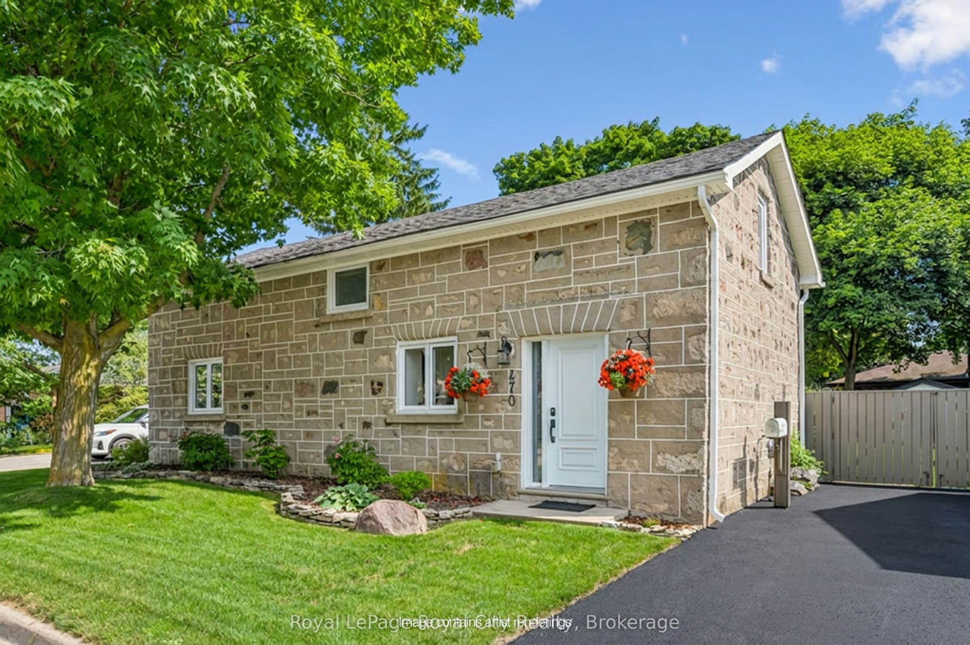 470 Perth Street, Centre Wellington, Wellington ON N1M 2S7 Digitally Enhanced Driveway