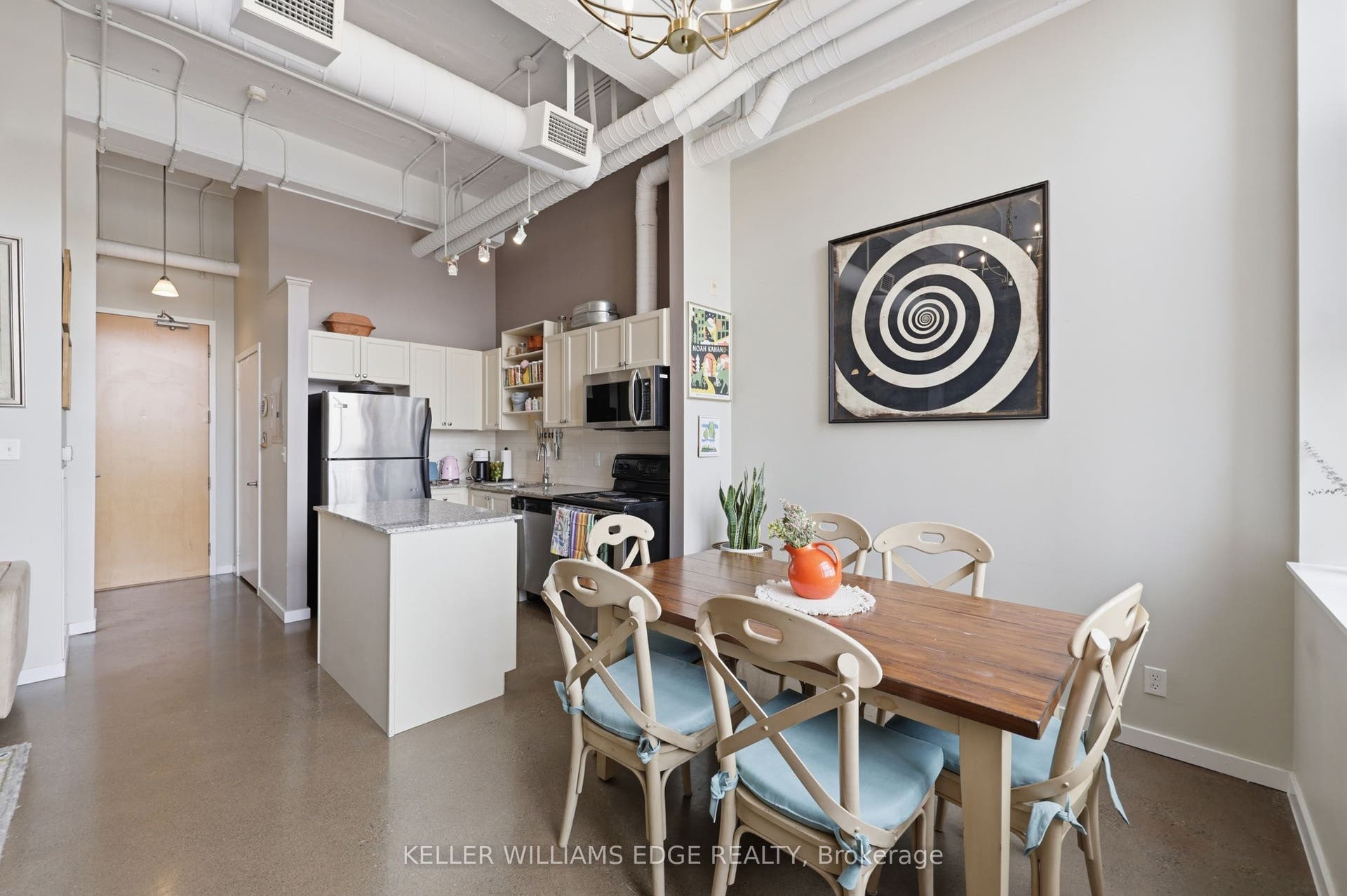 410 King Street W, #307, Kitchener, Waterloo ON N2G 1C3 Open Concept Dining & Kitchen natural w/ sunlight.