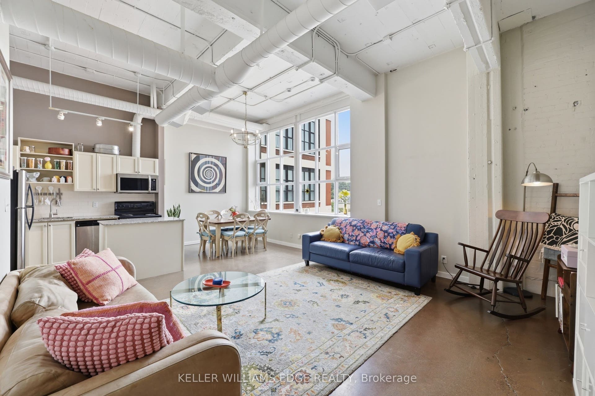 410 King Street W, #307, Kitchener, Waterloo ON N2G 1C3 Bright Open-Concept Living Room