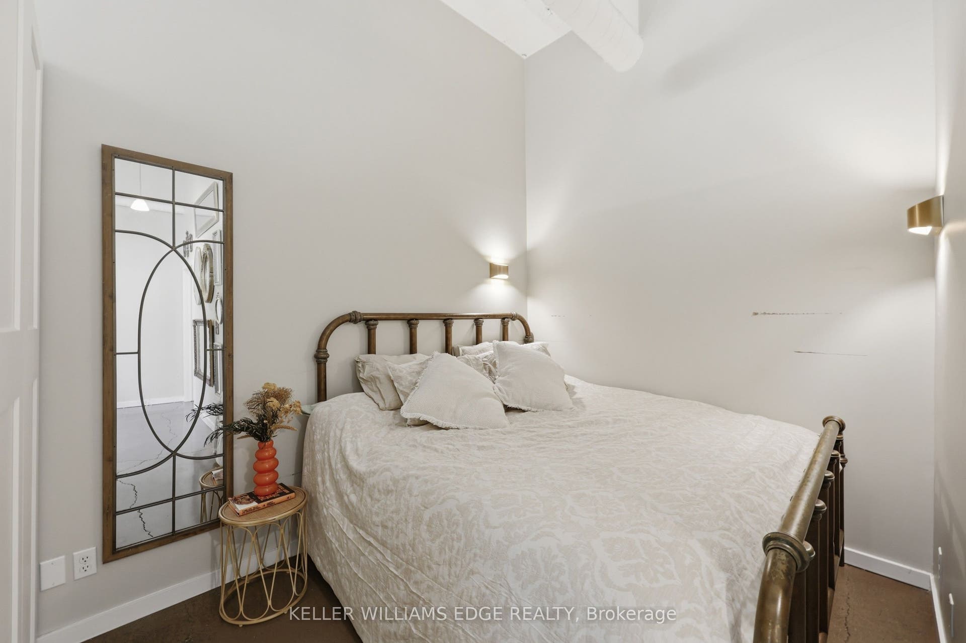410 King Street W, #307, Kitchener, Waterloo ON N2G 1C3 Bedroom with HighCeilings and Built-in Cabinet