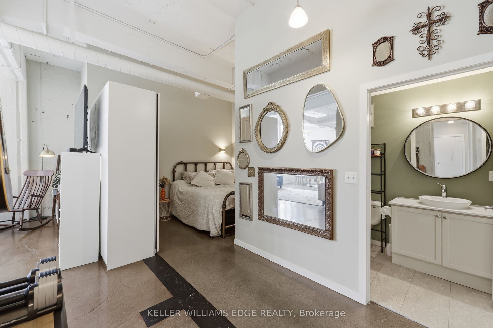 410 King Street W, #307, Kitchener, Waterloo ON N2G 1C3 Bedroom and 4PC Bath