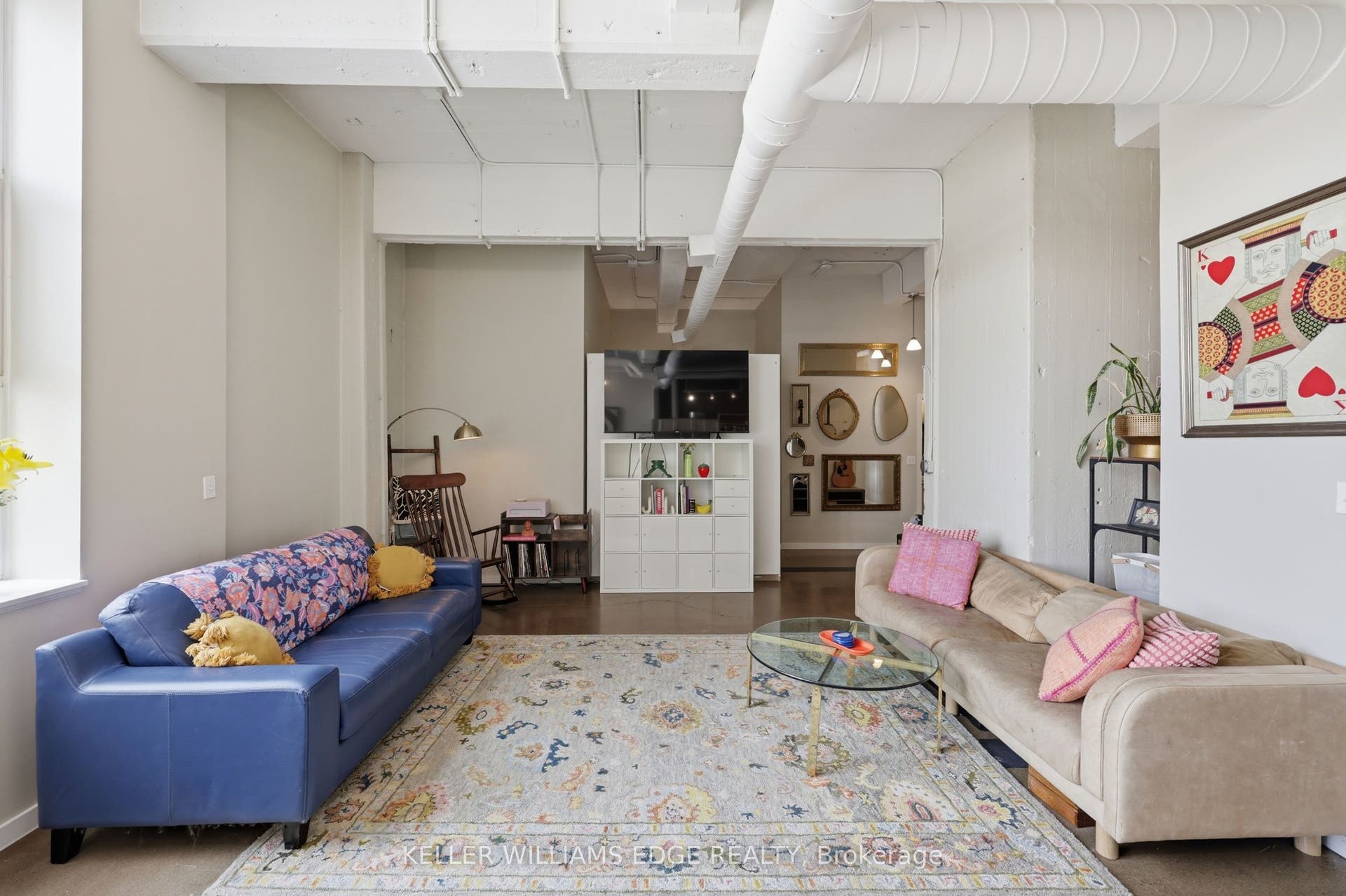 410 King Street W, #307, Kitchener, Waterloo ON N2G 1C3 Bright Open-Concept Living Room