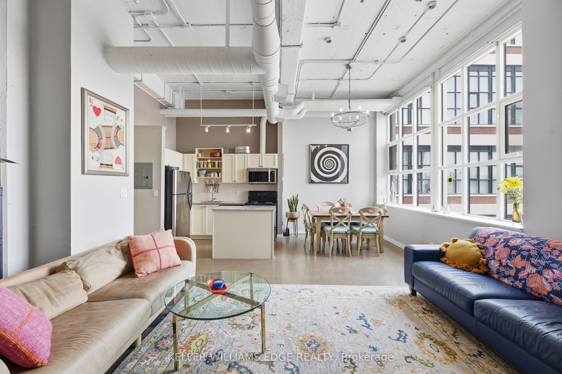 410 King Street W, #307, Kitchener, Waterloo ON N2G 1C3 Bright Open-Concept Living, Dining and Kitchen