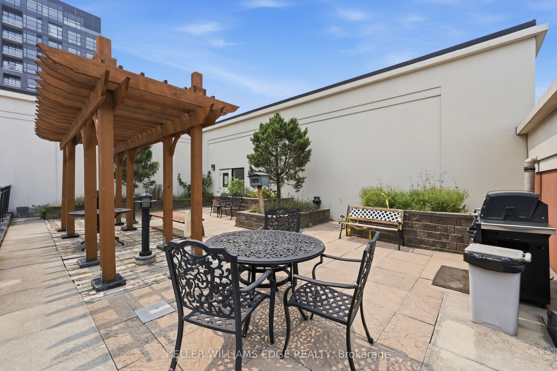 410 King Street W, #307, Kitchener, Waterloo ON N2G 1C3 Rooftop Retreat to Relax & Unwind