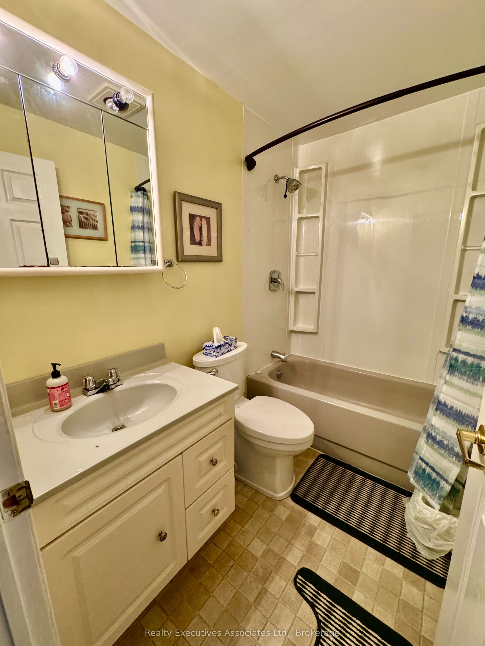 2nd level 4 pc bath
