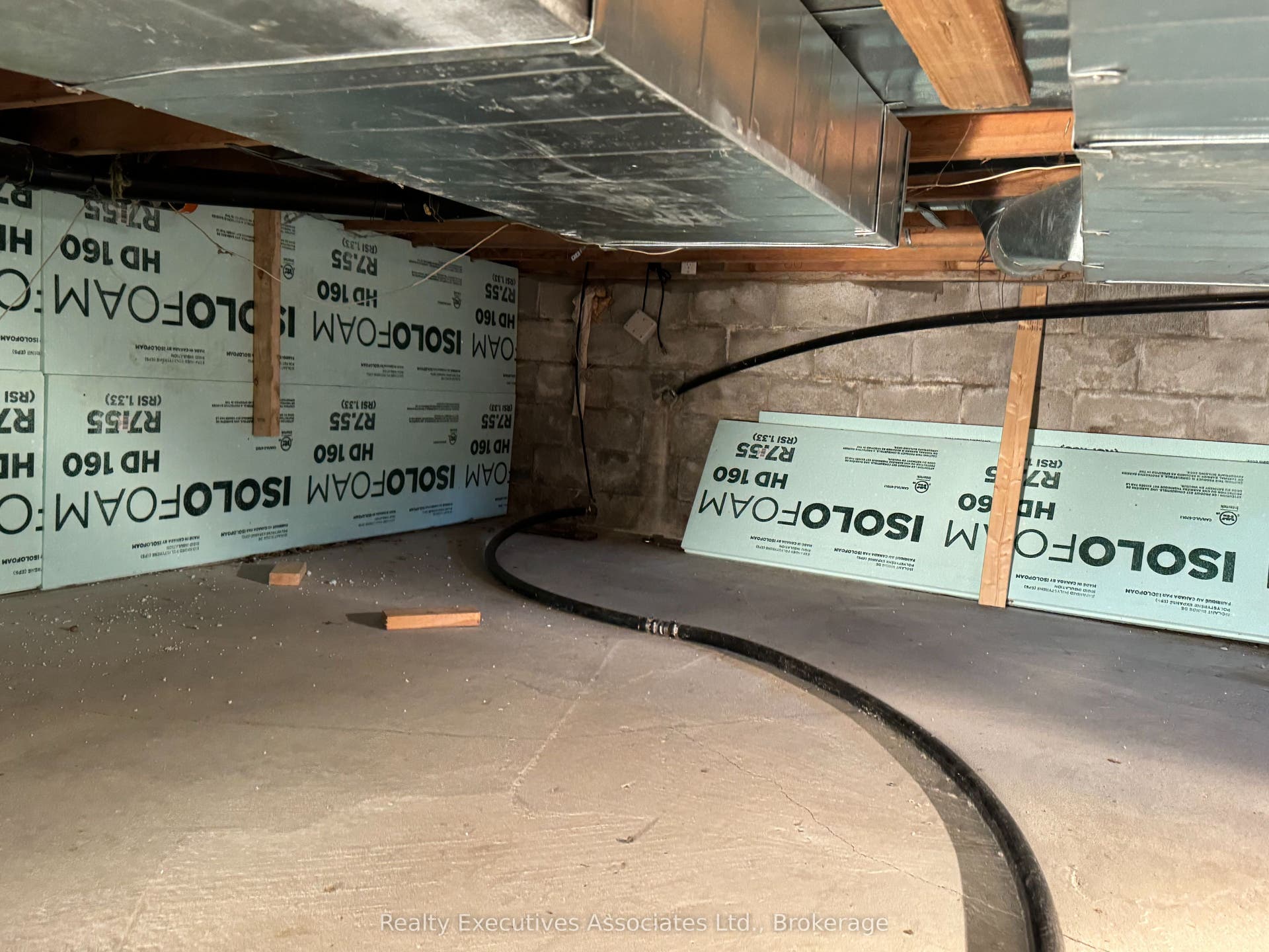 Dry crawl space