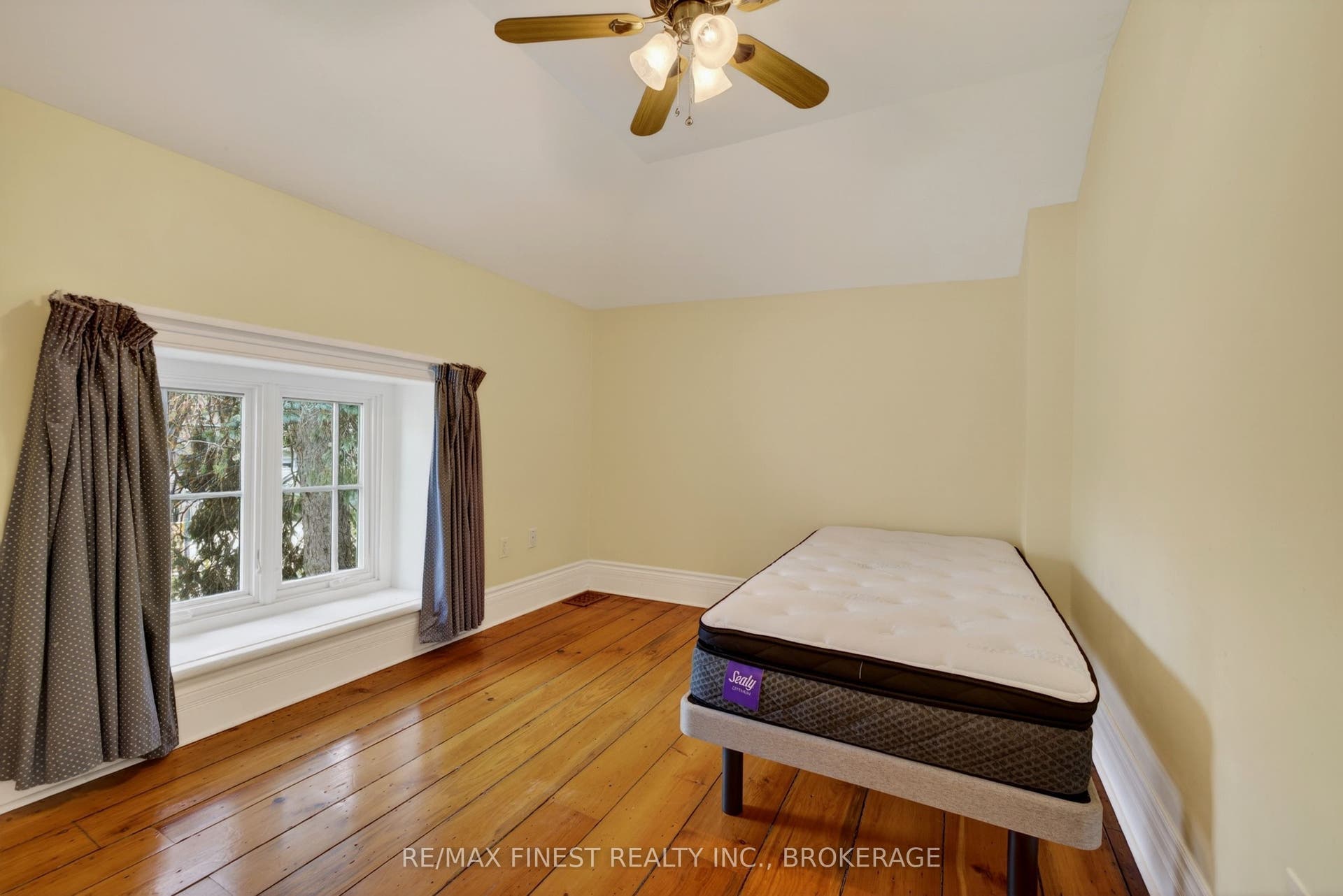 68 Collingwood Street, Kingston, Frontenac ON K7L 3X4 68 Collingwood Street, Kingston, Frontenac ON K7L 3X4