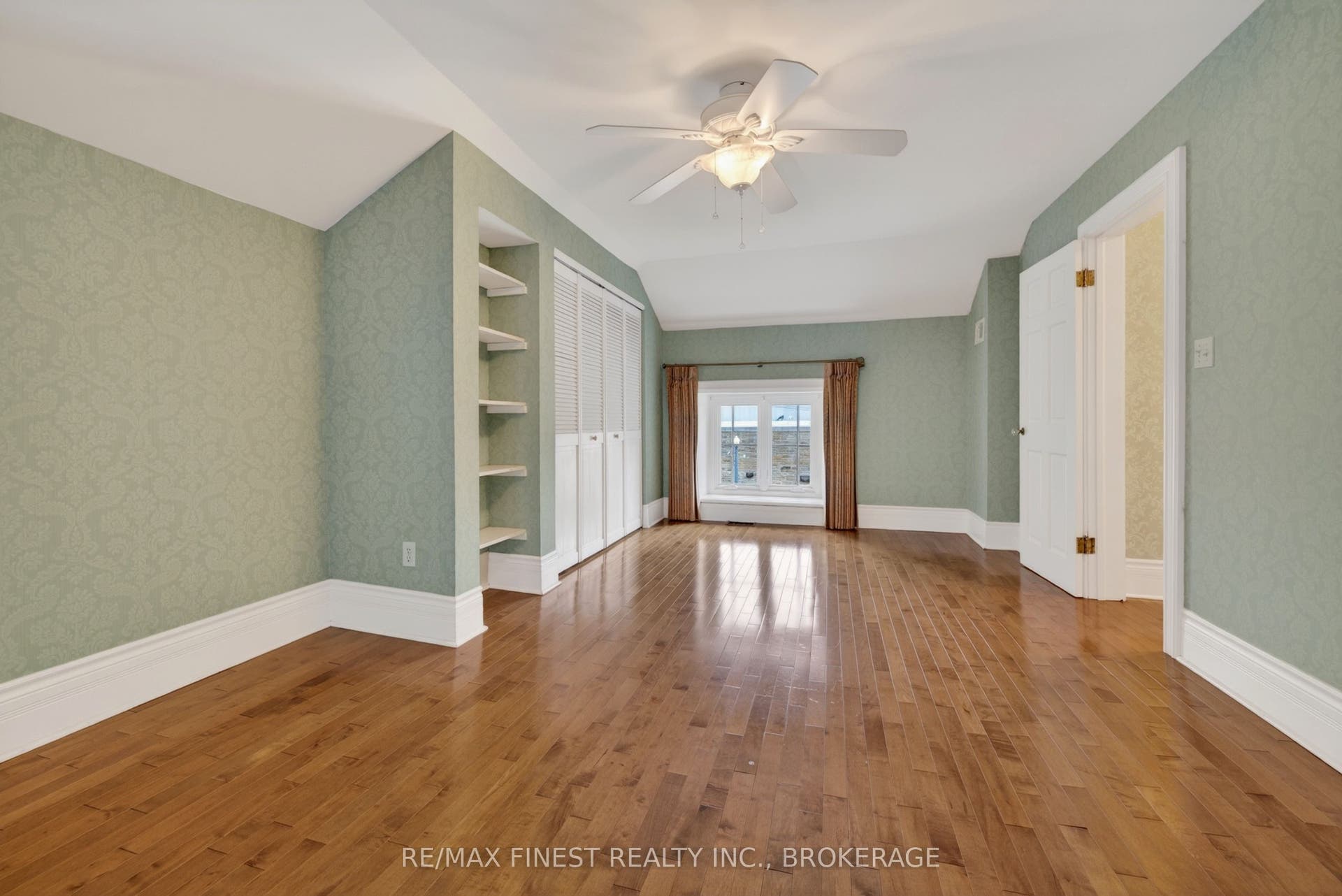68 Collingwood Street, Kingston, Frontenac ON K7L 3X4 68 Collingwood Street, Kingston, Frontenac ON K7L 3X4