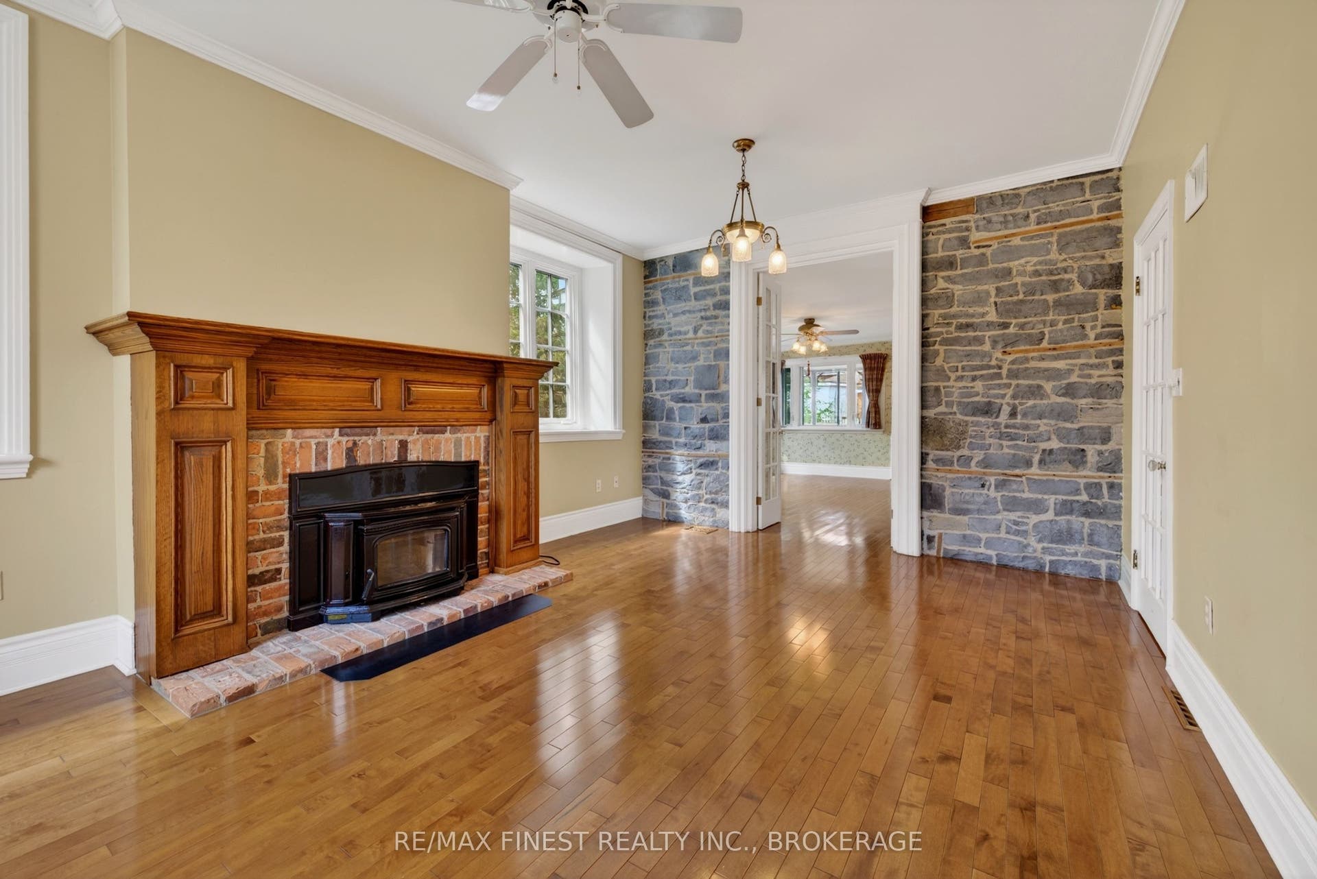 68 Collingwood Street, Kingston, Frontenac ON K7L 3X4 68 Collingwood Street, Kingston, Frontenac ON K7L 3X4