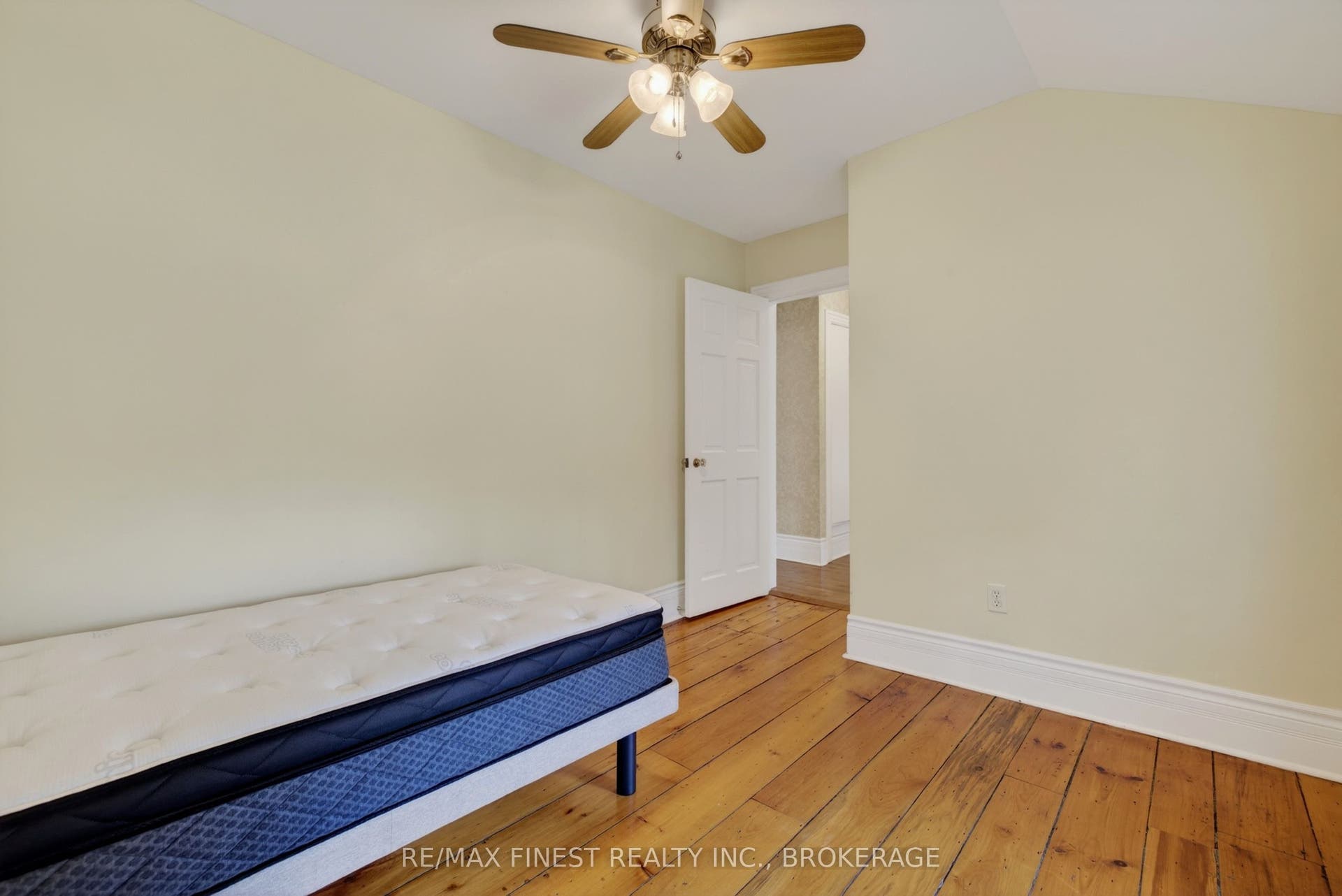 68 Collingwood Street, Kingston, Frontenac ON K7L 3X4 68 Collingwood Street, Kingston, Frontenac ON K7L 3X4