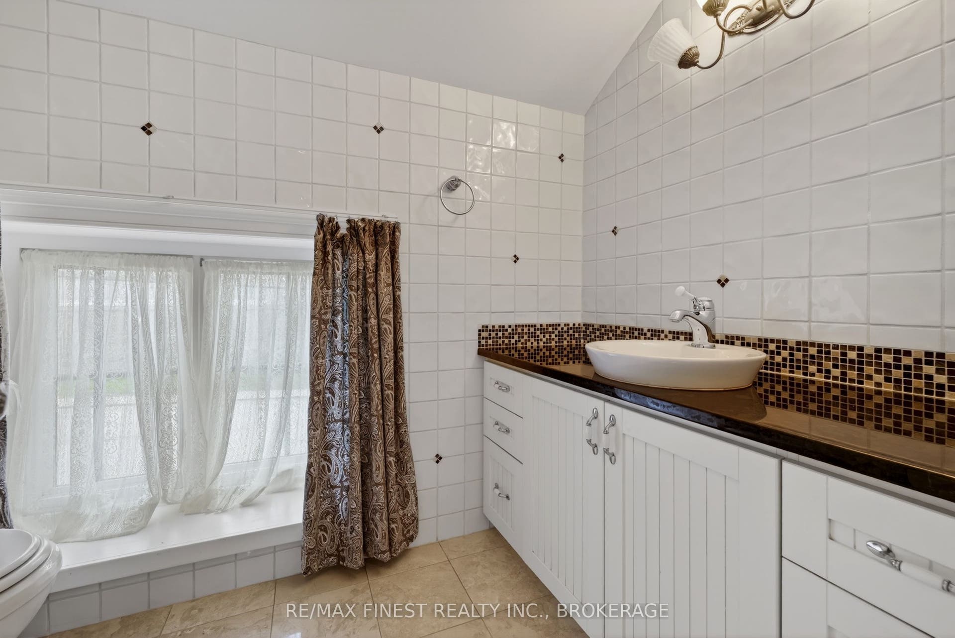 68 Collingwood Street, Kingston, Frontenac ON K7L 3X4 68 Collingwood Street, Kingston, Frontenac ON K7L 3X4
