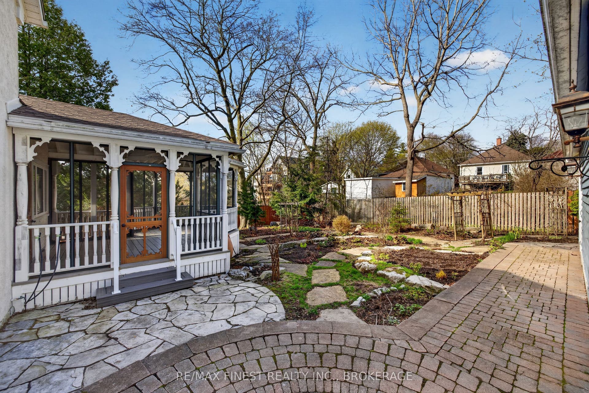 68 Collingwood Street, Kingston, Frontenac ON K7L 3X4 68 Collingwood Street, Kingston, Frontenac ON K7L 3X4