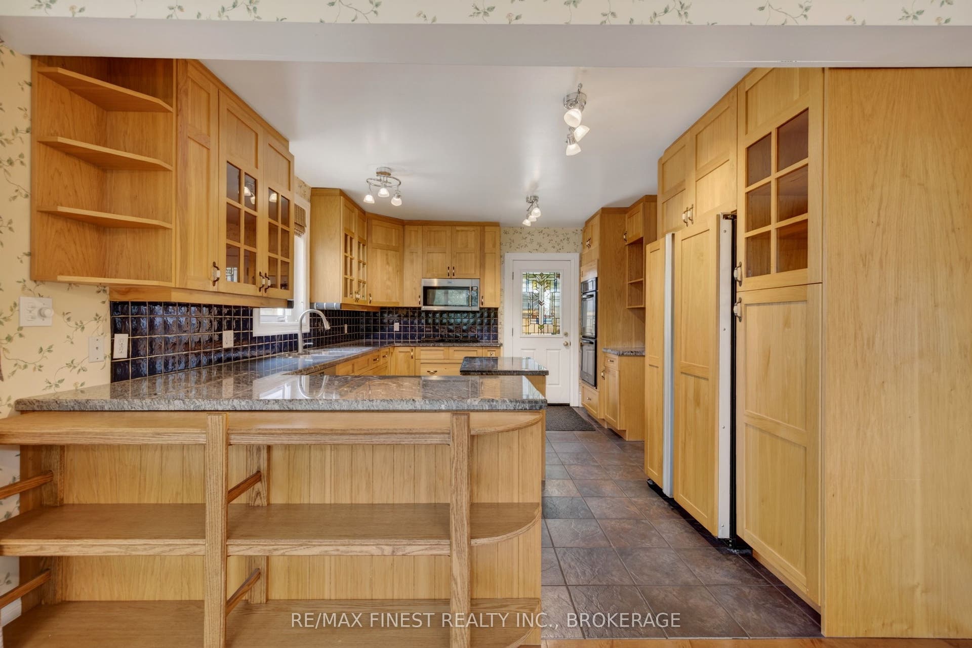 68 Collingwood Street, Kingston, Frontenac ON K7L 3X4 68 Collingwood Street, Kingston, Frontenac ON K7L 3X4