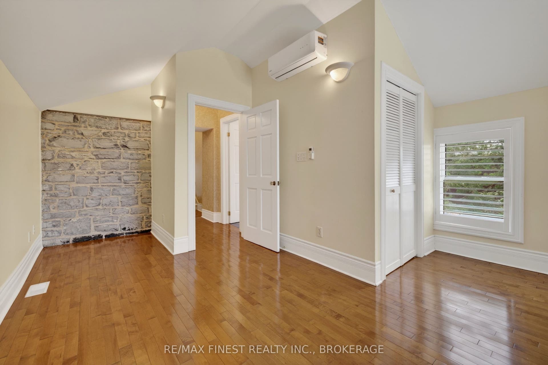 68 Collingwood Street, Kingston, Frontenac ON K7L 3X4 68 Collingwood Street, Kingston, Frontenac ON K7L 3X4